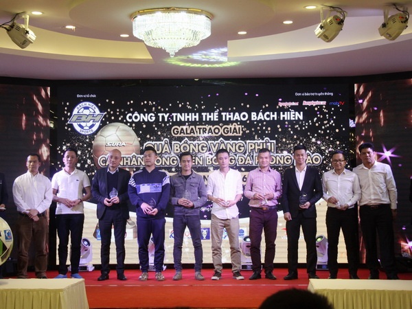 Khong co tien thuong cho danh hieu Qua bong vang phui 2017 hinh anh