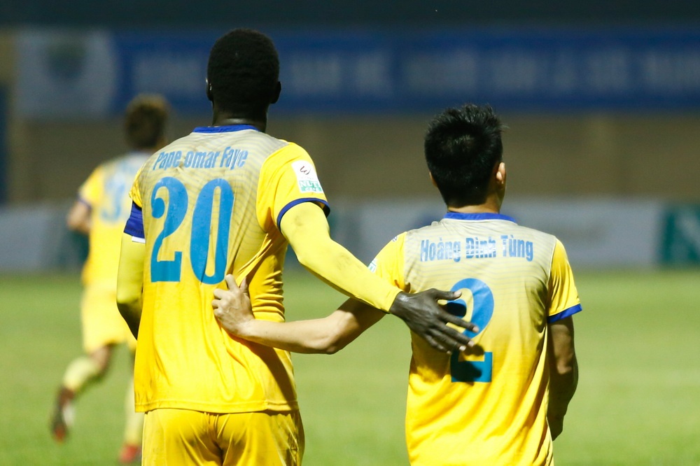 Quyen luc den trong long doi Thanh Hoa khien HLV M anh 2