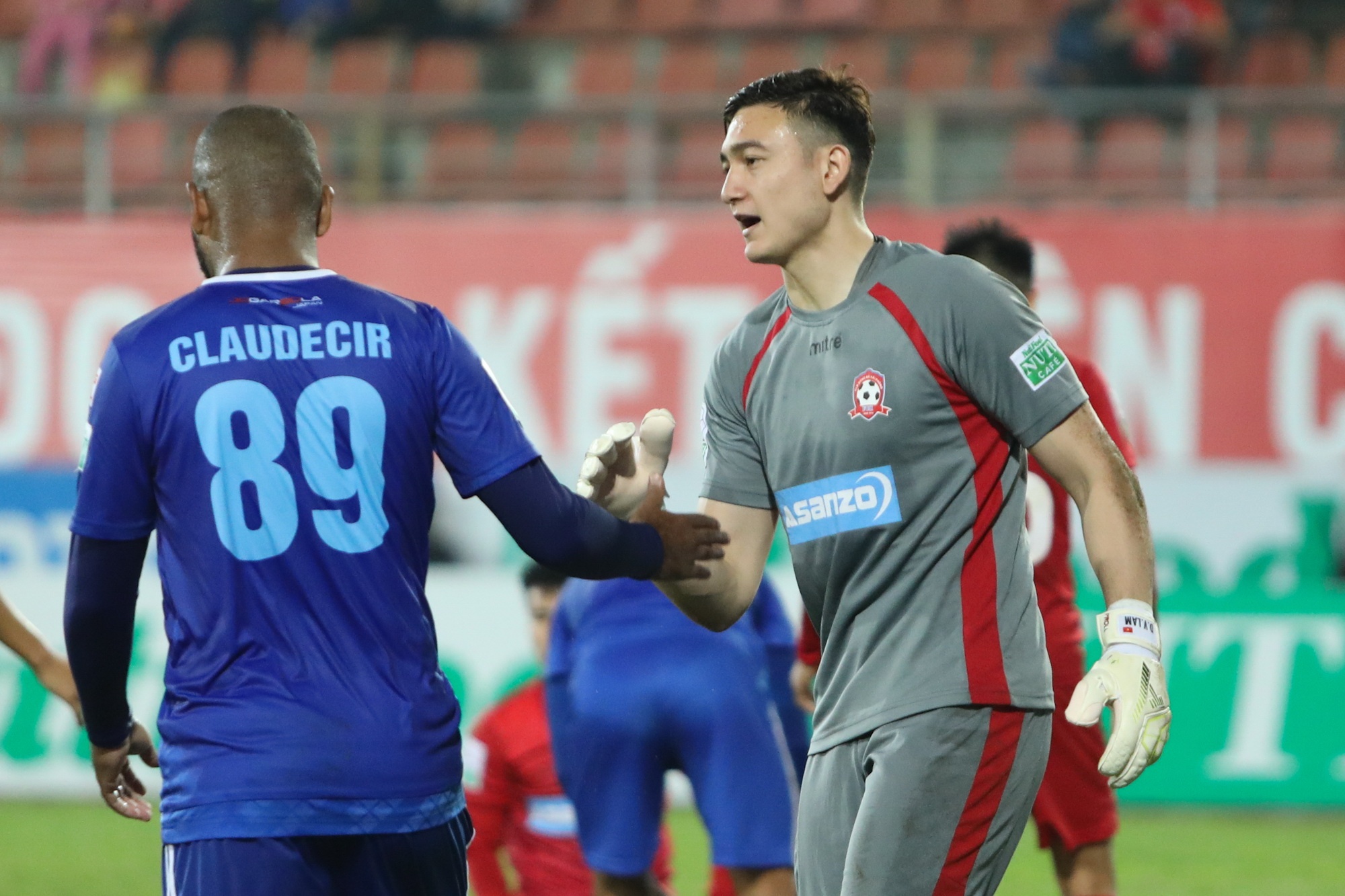 Hải Phòng thua 2 bàn, Văn Lâm vẫn được khen ‘xuất ảnh 1 Hai Phong thua 2 ban, Van Lam van duoc khen ‘xuat anh 1