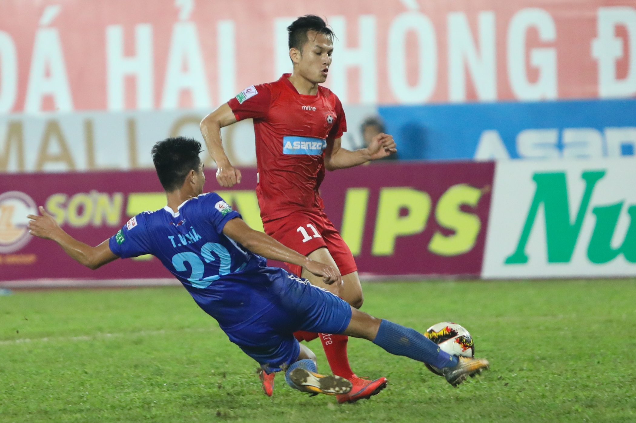 Viet Hoang bat luc,  Hai Phong thua 3 tran anh 6