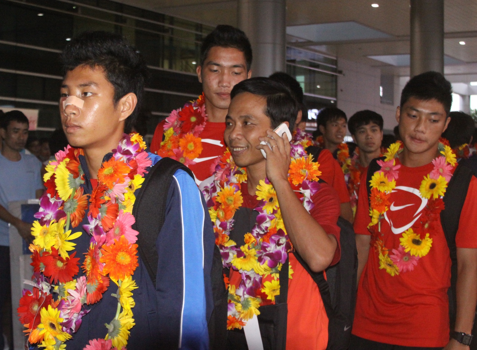 Trum Tinh noi ve pha bong gay xuong anh 2