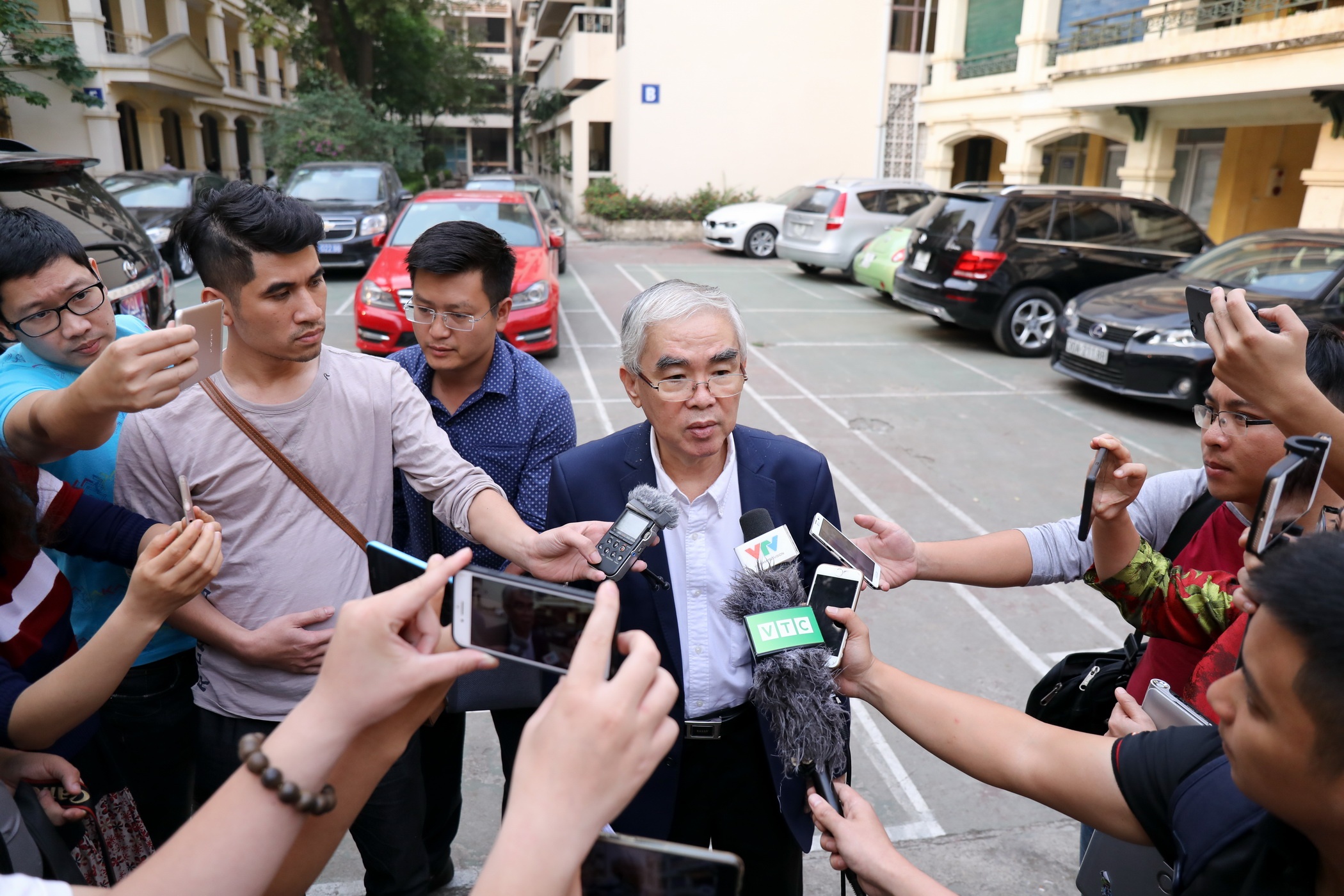 Chu tich VFF mong bau Duc tro lai voi bong da anh 1