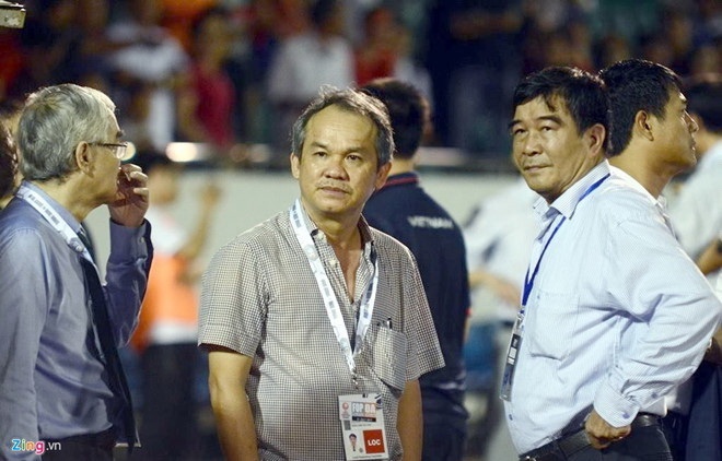 Bau Duc khang dinh khong ve VFF, khong ngoi chung voi bau Tu hinh anh