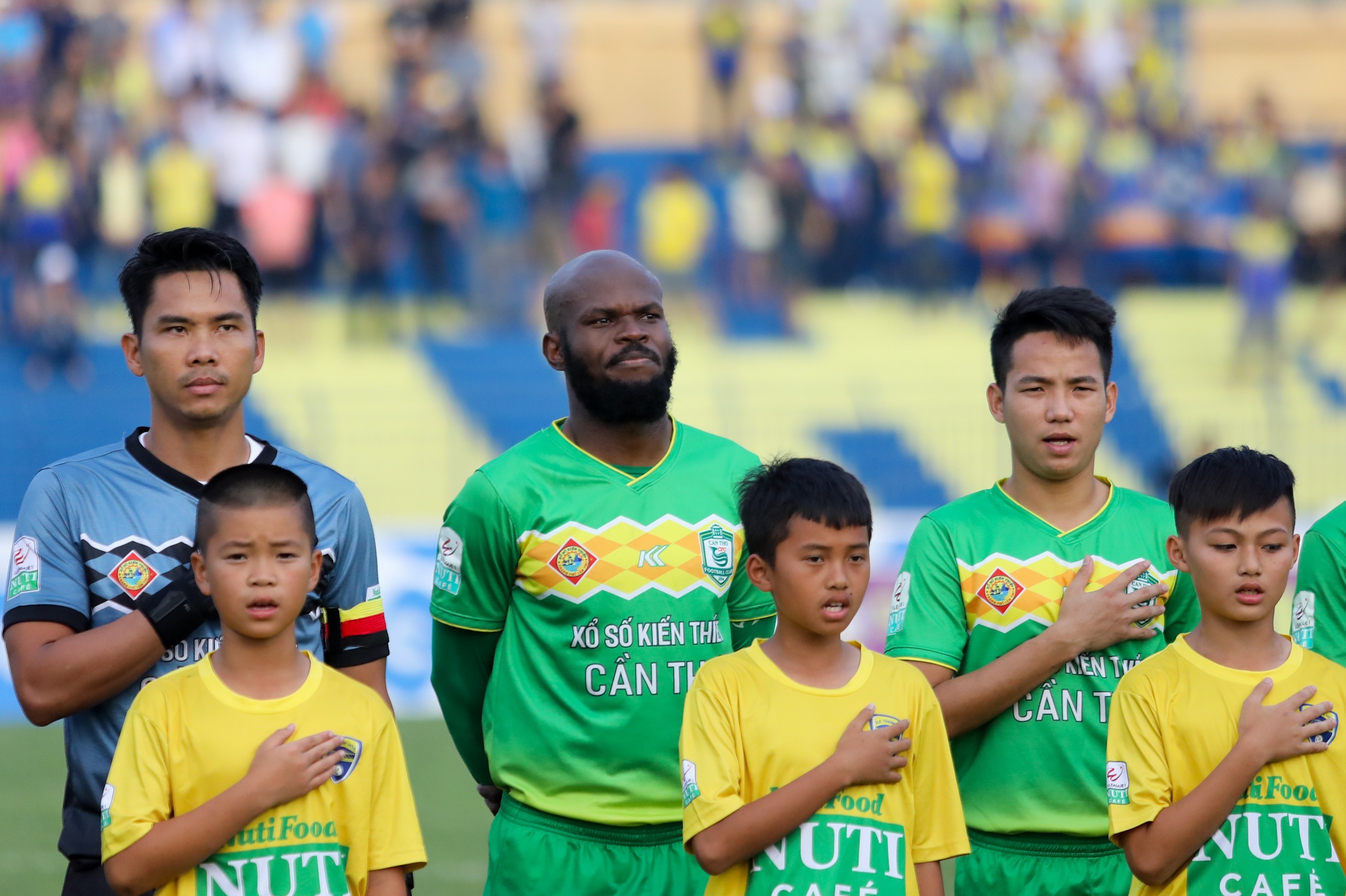 phi minh long,  thu mon viet nam anh 11