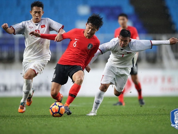 HLV Park Hang-seo nhin thay tinh than U23 Viet Nam trong hinh anh U19 hinh anh