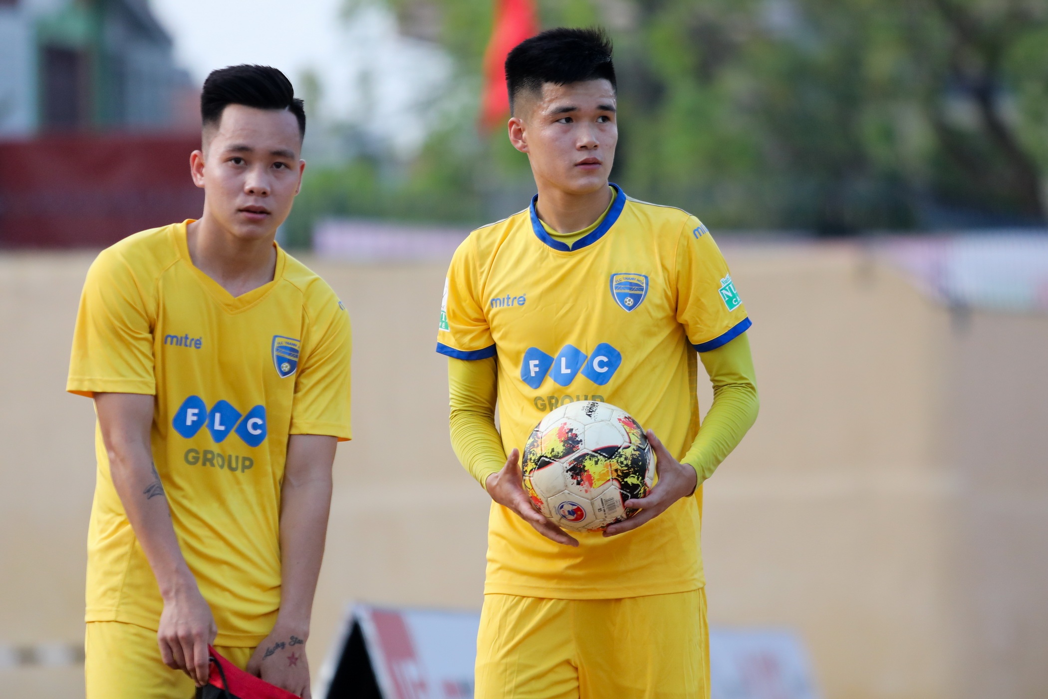 HLV Mihail se gioi thieu Tien Dung toi chau Au anh 3