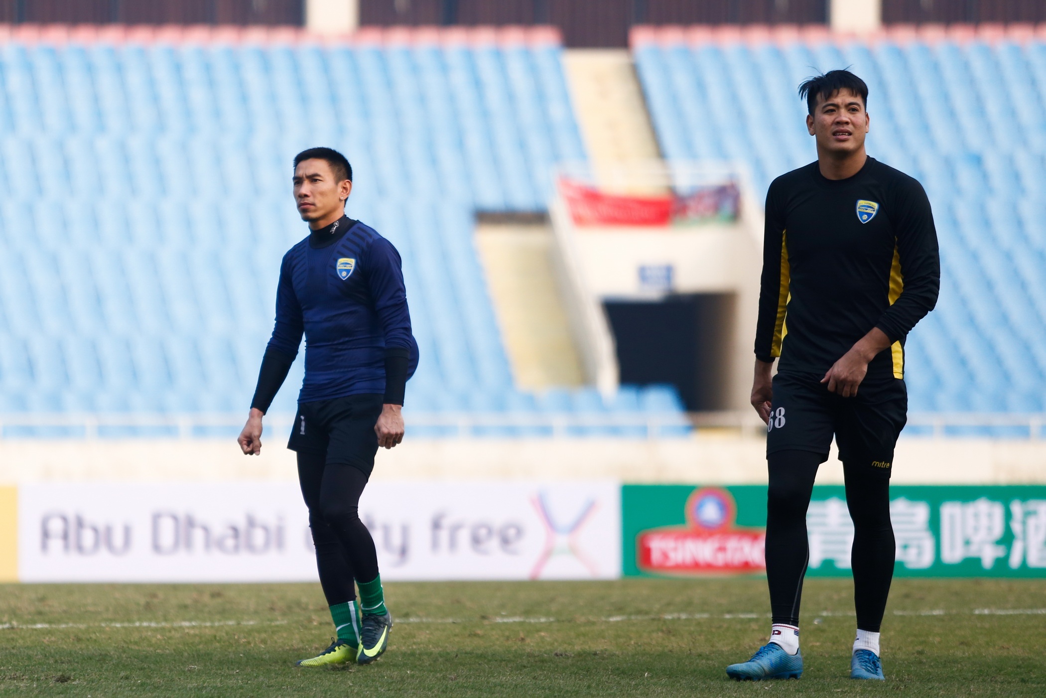 HLV Mihail se gioi thieu Tien Dung toi chau Au anh 2