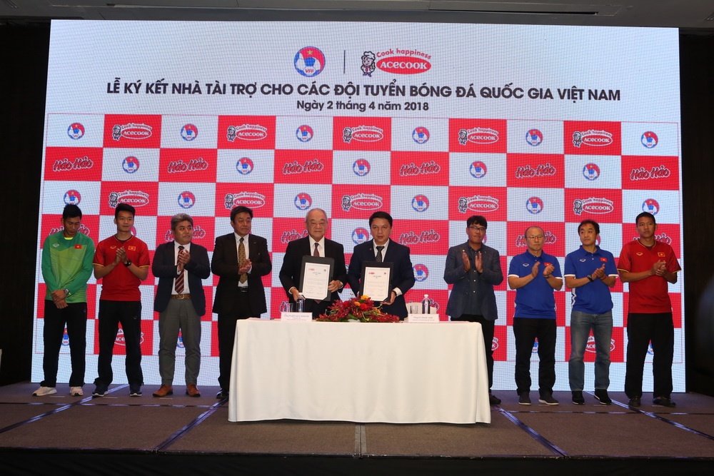 Acecook giup bong da Viet Nam viet tiep giac mo anh 1