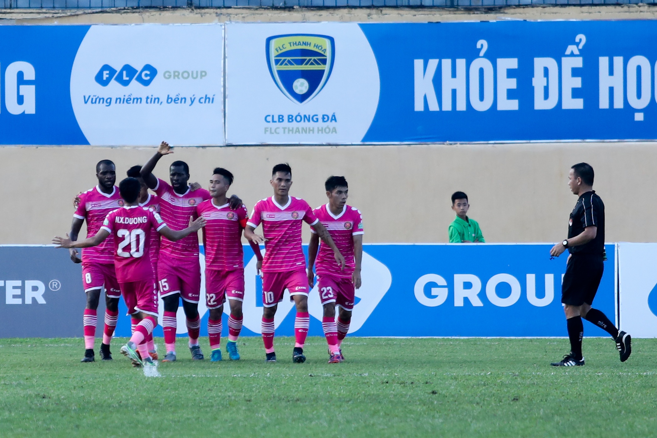 Canh sat co dong ho tong trong tai roi san Thanh H anh 10