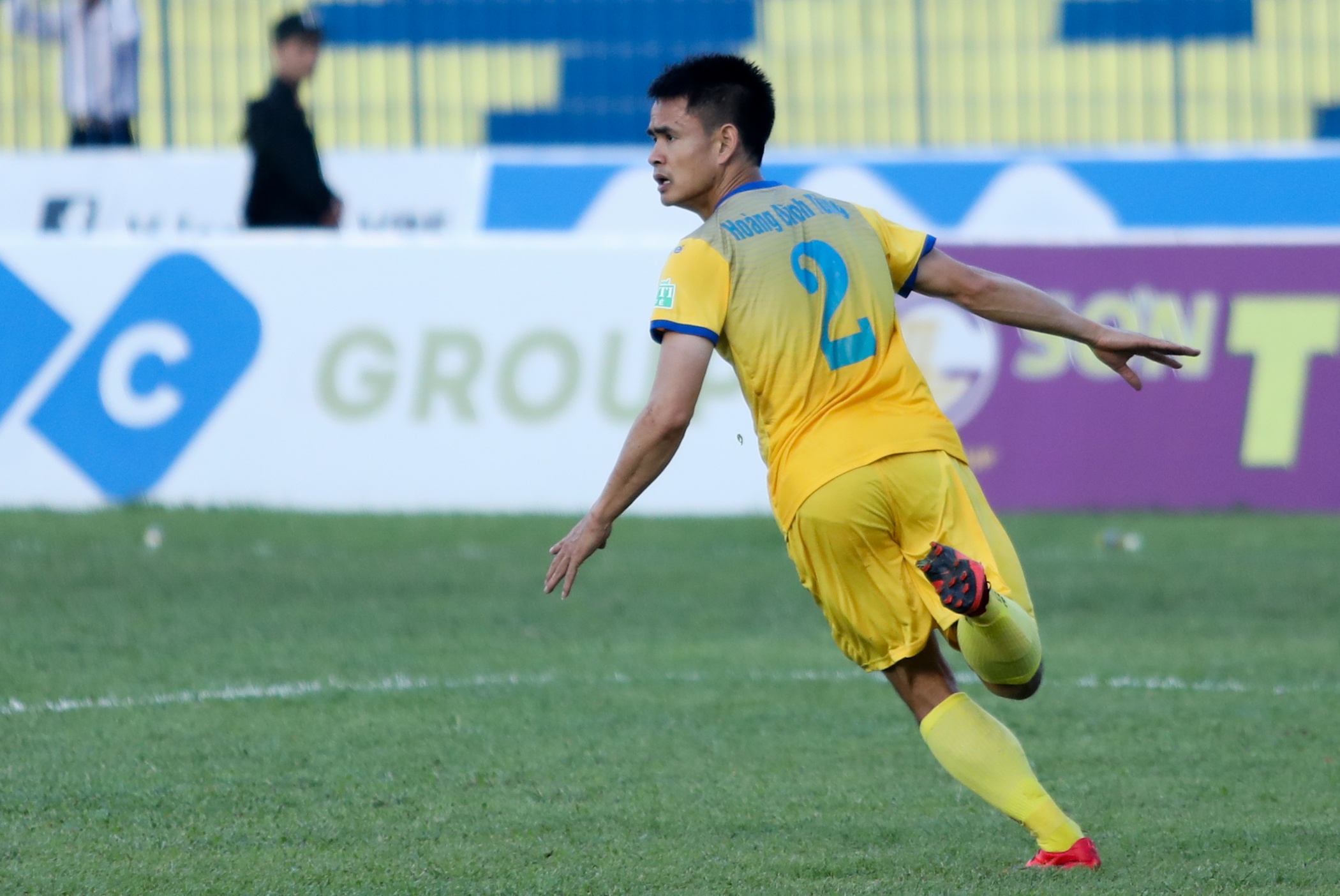 Canh sat co dong ho tong trong tai roi san Thanh H anh 11