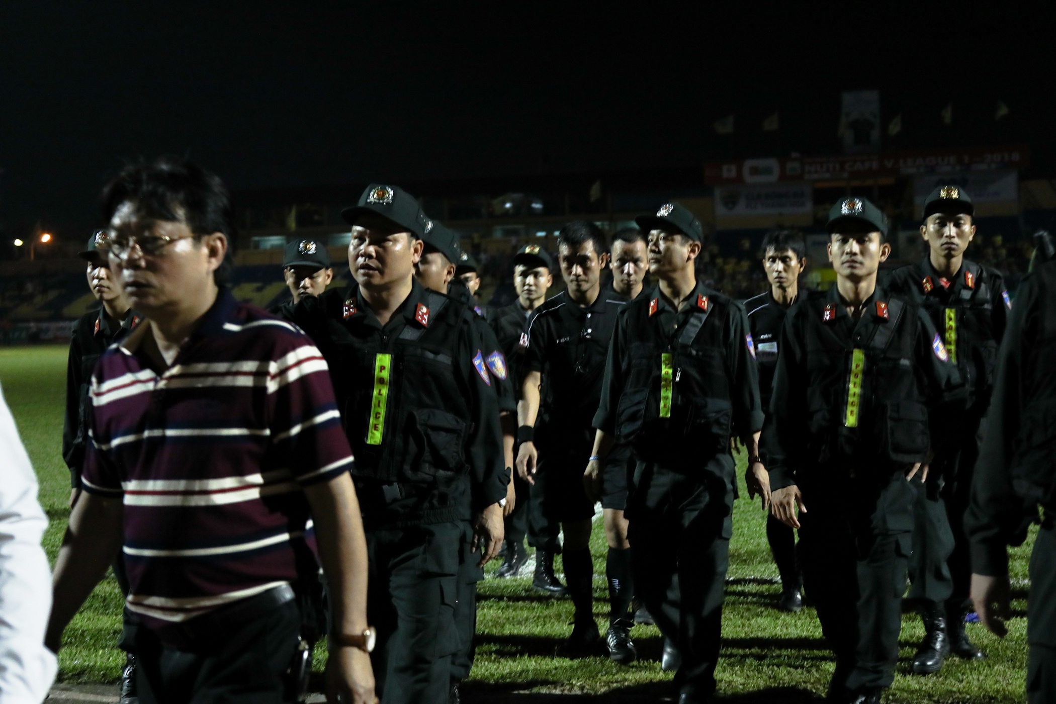 Canh sat co dong ho tong trong tai roi san Thanh H anh 1