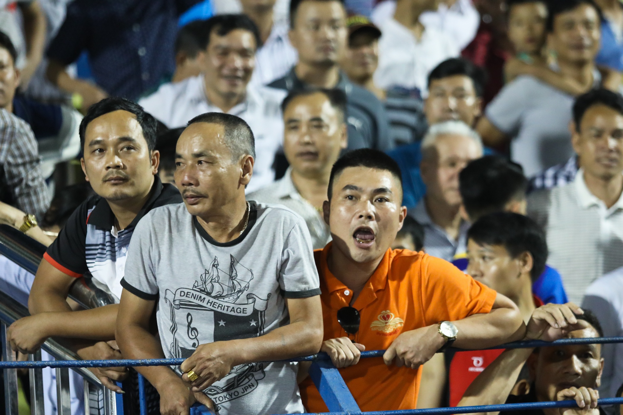 Canh sat co dong ho tong trong tai roi san Thanh H anh 6