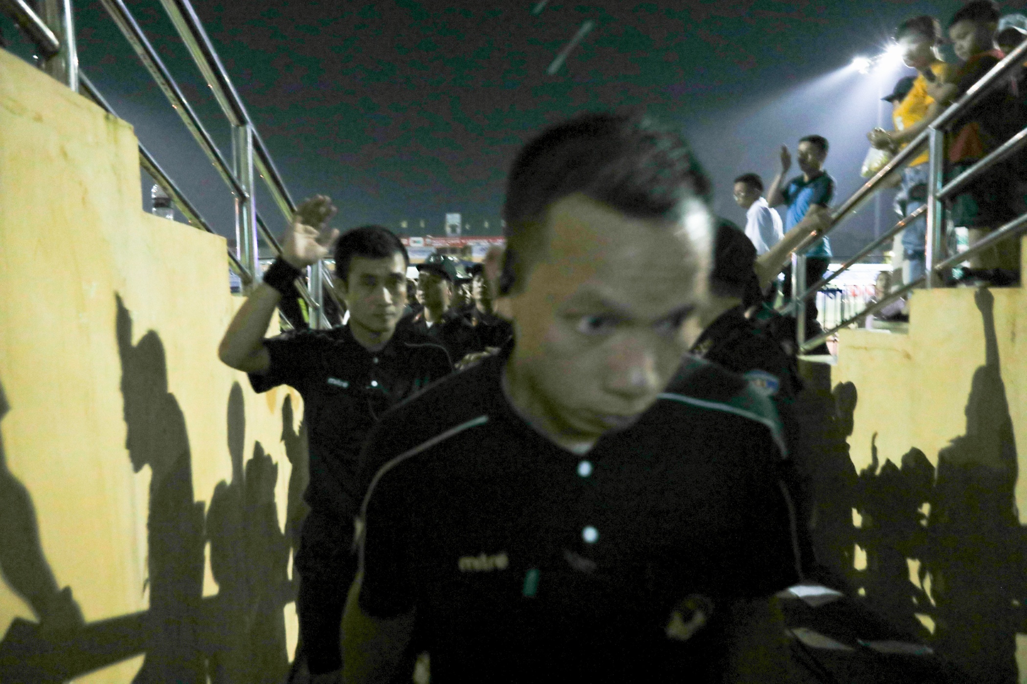 Canh sat co dong ho tong trong tai roi san Thanh H anh 8