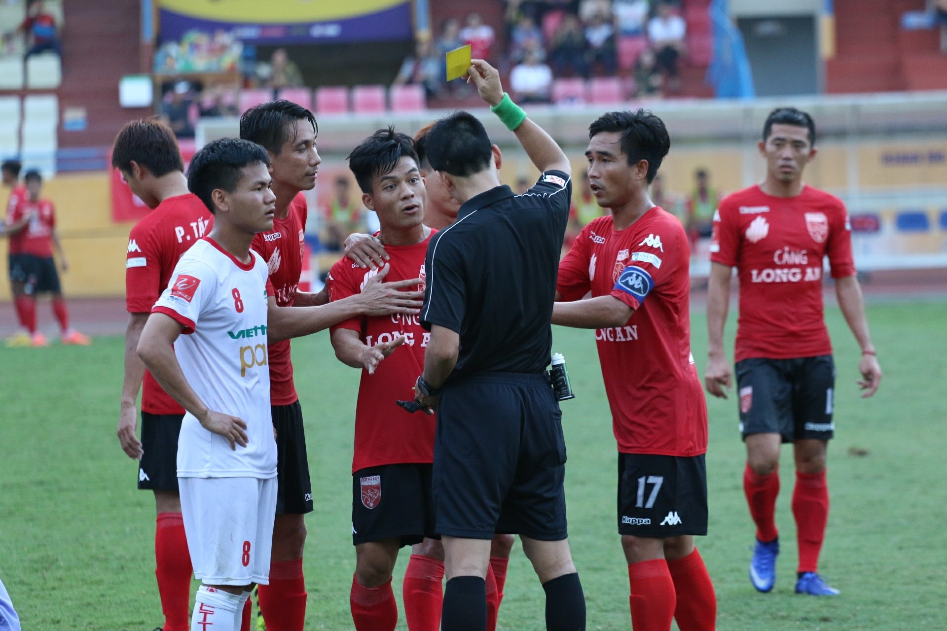 Huynh Tan Tai bang hoang,  Long An se khang an anh 1