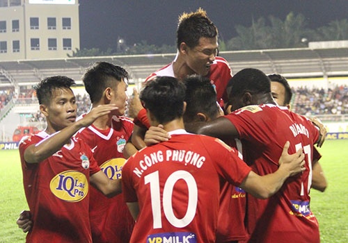 HAGL 2-2 CLB Ha Noi: Cong Phuong, Quang Hai ghi ban hinh anh