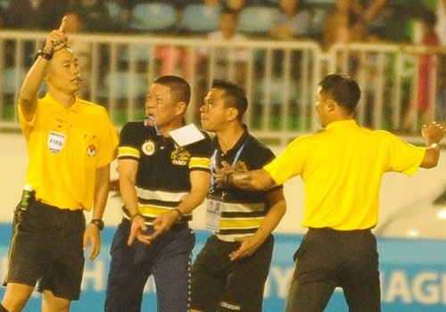 HLV Chu Dinh Nghiem xin loi khan gia vi hanh xu thieu chuyen nghiep hinh anh