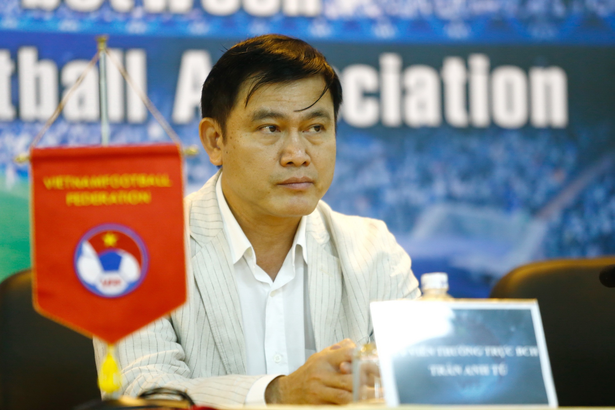 Vì sao Bầu Tú thách thức quyền lực Ban trọng tài ảnh 1 Vi sao Bau Tu thach thuc quyen luc Ban trong tai anh 1