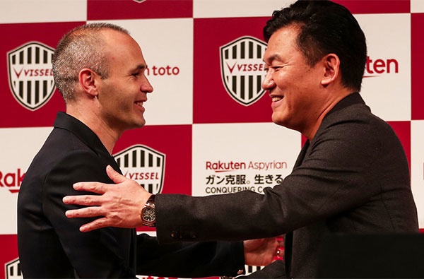 Iniesta ra mắt đội bóng Nhật Bản ảnh 2 Iniesta ra mat doi bong Nhat Ban anh 2