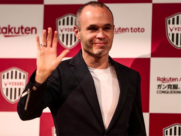 Iniesta ra mắt đội bóng Nhật Bản ảnh 1 Iniesta ra mat doi bong Nhat Ban anh 1