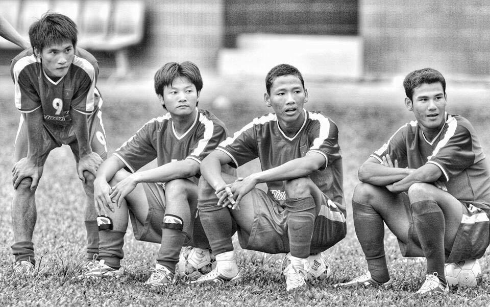 Làng bóng đá phẫn nộ với tự truyện Lê Công Vinh ảnh 3 Lang bong da phan no voi tu truyen Le Cong Vinh anh 3