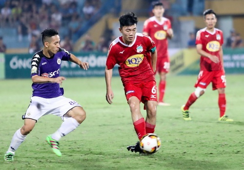 Da 9 tran trong 38 ngay, V.League thi dau voi cuong do chau Au hinh anh