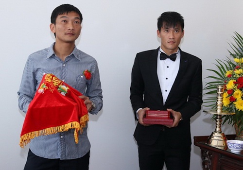 Hong Tien: Doi bong thua thi dung hong goi duoc Cong Vinh hinh anh