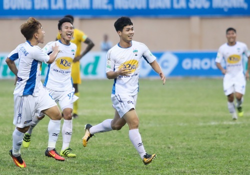 CLB Quang Ninh quyet ngan HAGL cham moc 10 tran bat bai hinh anh