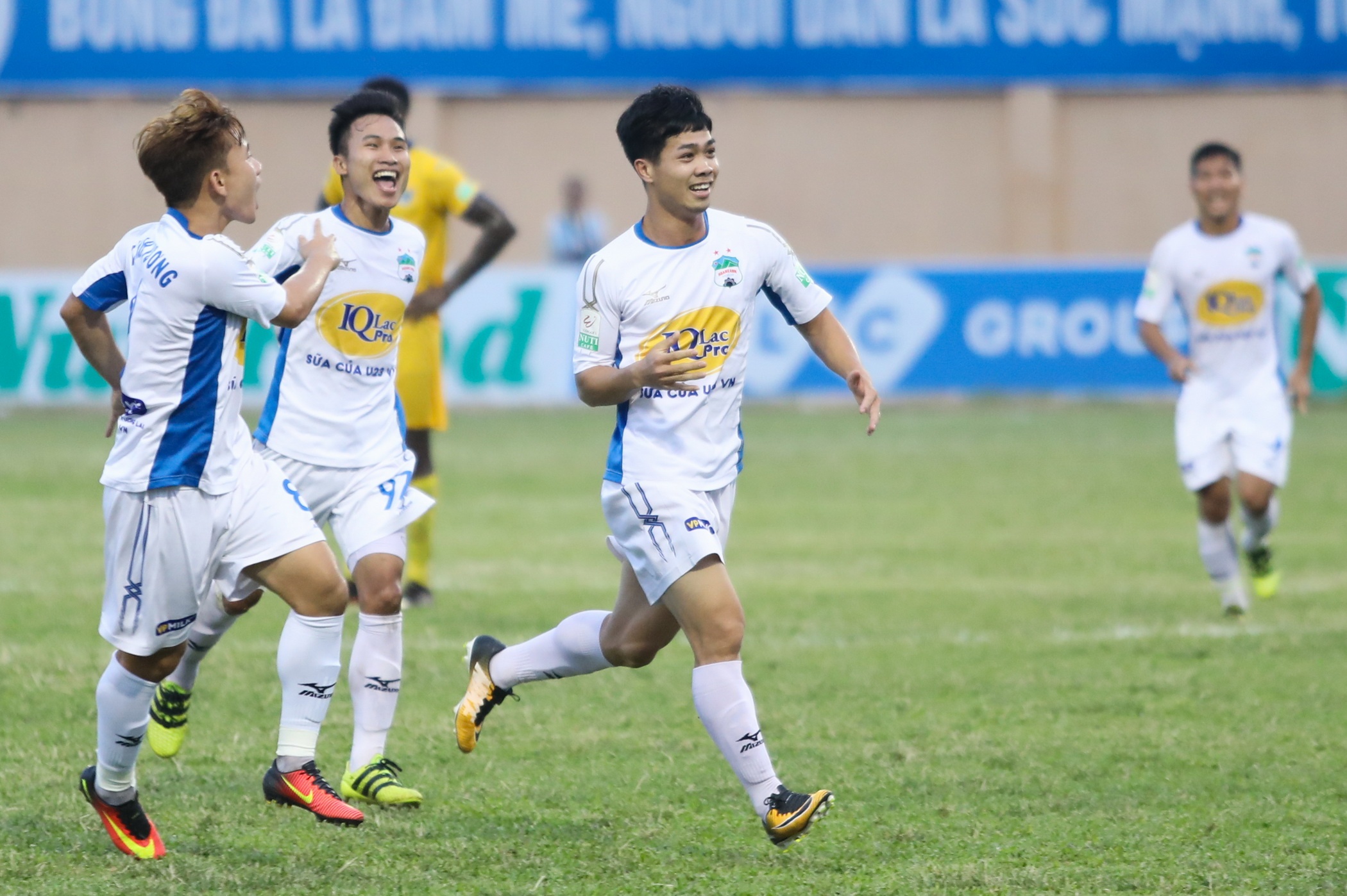 Than Quang Ninh ngan HAGL can moc 10 tran bat bai anh 1