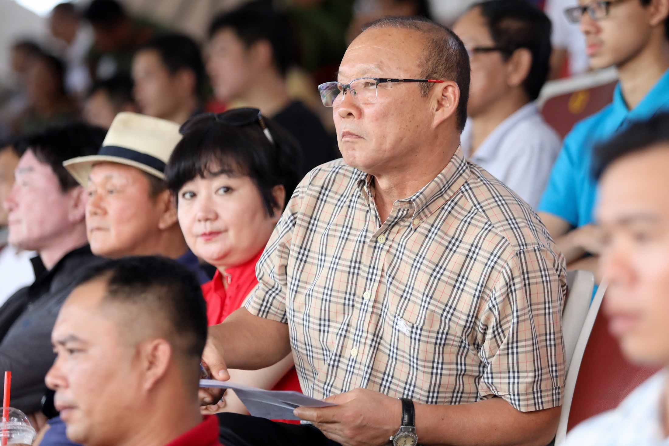 Bùi Tiến Dũng nổi bật dù ngồi dự bị ảnh 11 Bui Tien Dung noi bat du ngoi du bi anh 11