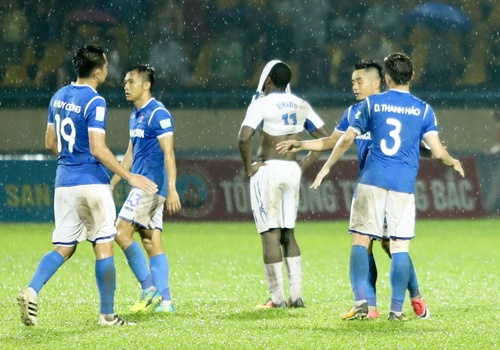 HAGL dai bai, mach 8 tran bat bai bi chan dung o Cam Pha hinh anh