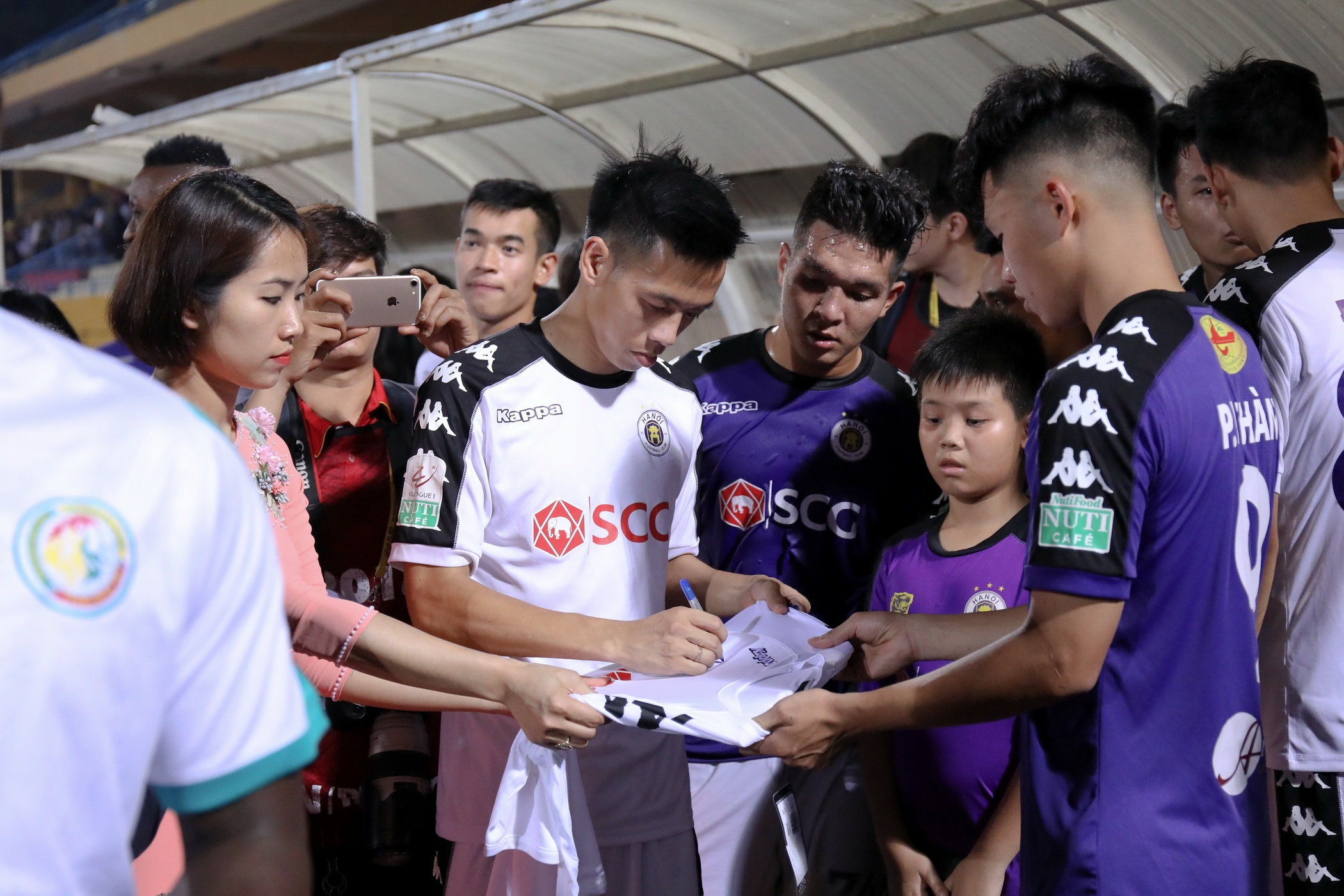 Ha Noi va Quang Ninh noi truoc chung ket V.League anh 2