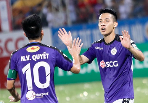 CLB Ha Noi vs CLB Quang Nam (2-1): Chien thang phut 90+5 hinh anh