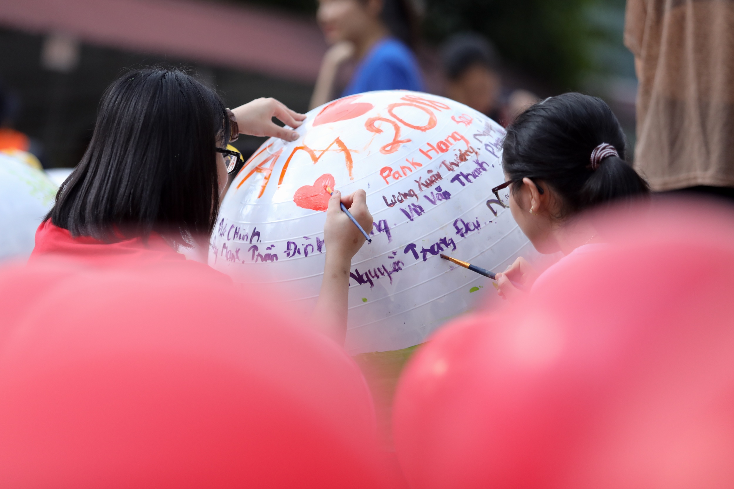 HLV Park Hang-seo no dua cung tre em Ha Giang anh 14