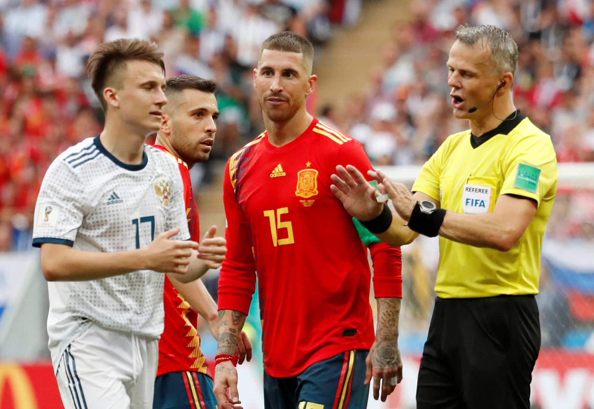 That bat thuong khi Tay Ban Nha bi Nga loai anh 1