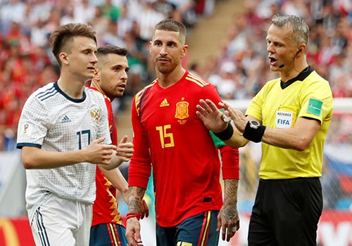 That bat thuong khi Tay Ban Nha bi loai khoi World Cup hinh anh