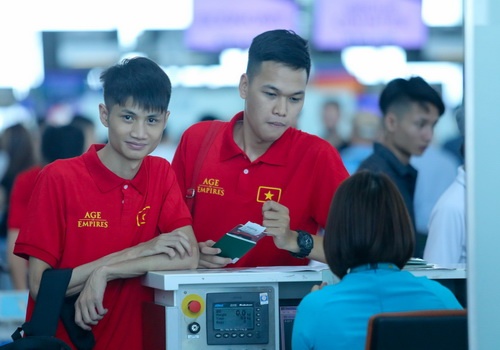 Chim Se Di Nang va 17 cao thu AOE len duong chinh phuc Trung Quoc hinh anh