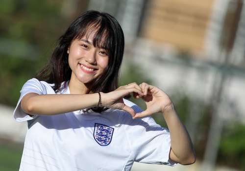 Nu sinh Ha thanh tin den luc Harry Kane vuot Messi, Ronaldo hinh anh