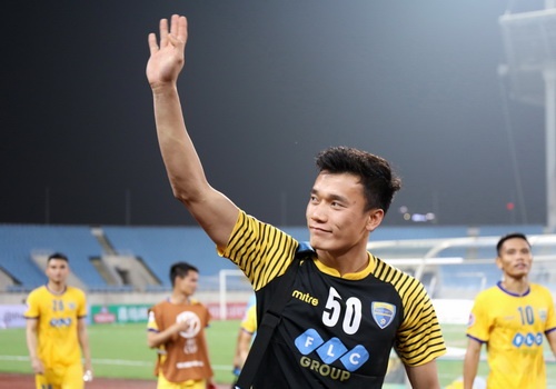 Bui Tien Dung sang Nga trao giai cau thu hay nhat ban ket World Cup hinh anh