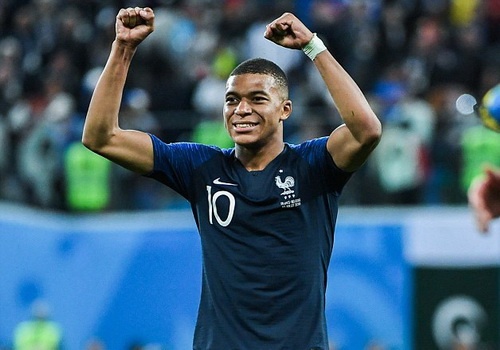 HLV Alfred Riedl: Phap se vo dich nho khac biet ve the luc hinh anh