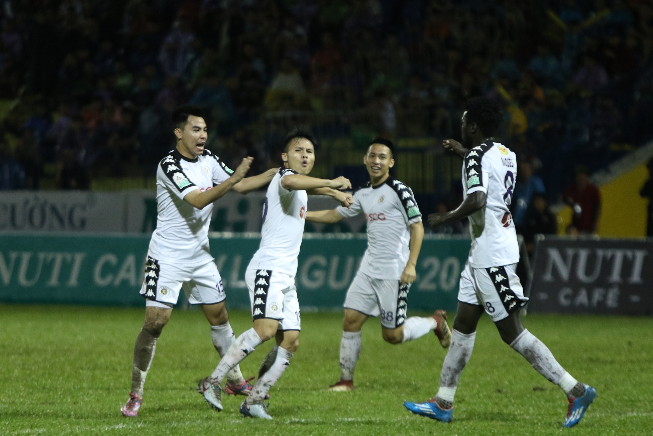 Quang Hai ruc sang,  CLB Ha Noi cham ngoi vo dich anh 8