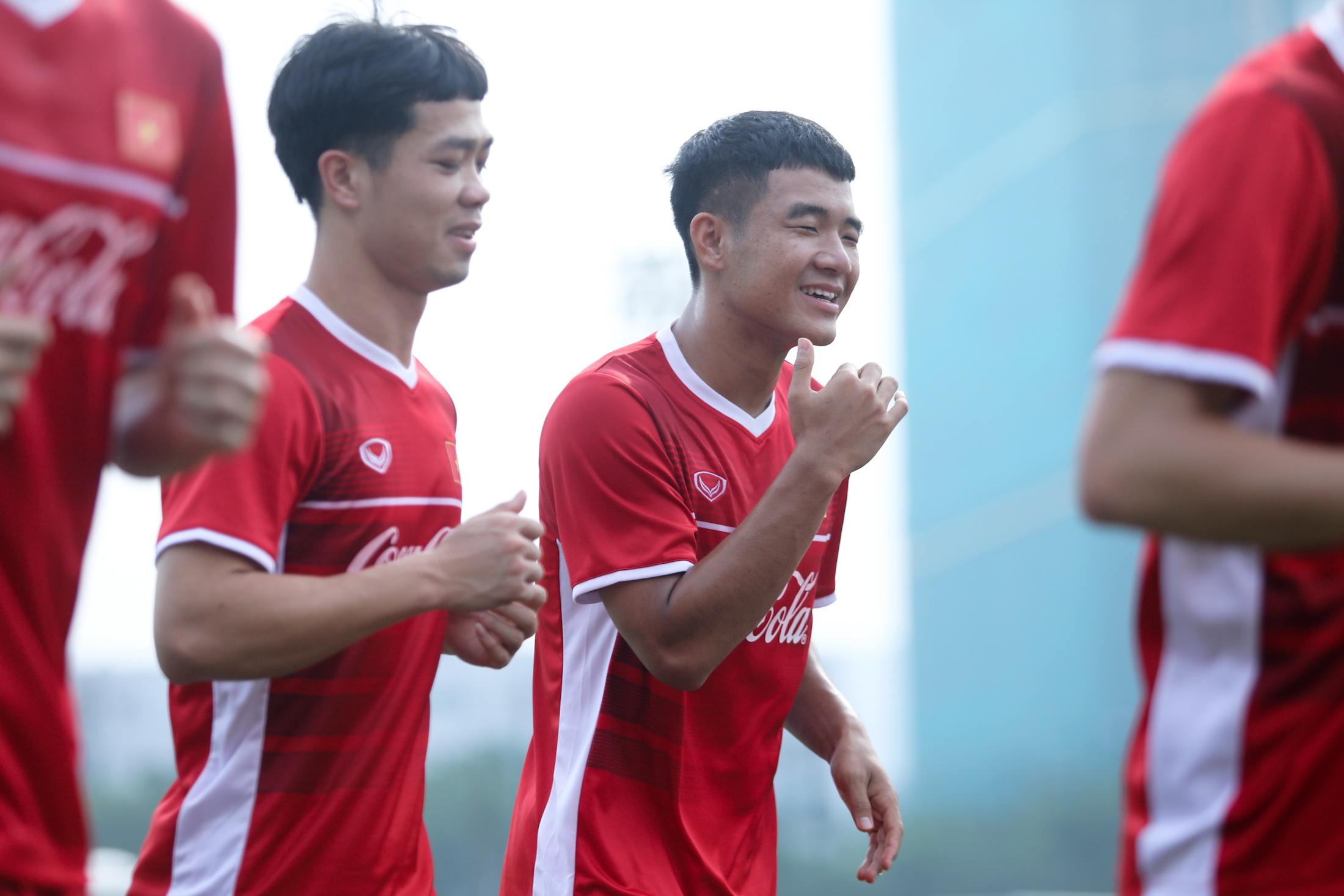 Đức Chinh trêu chọc Công Phượng trong buổi tập U23 ảnh 2 Duc Chinh treu choc Cong Phuong trong buoi tap U23 anh 2