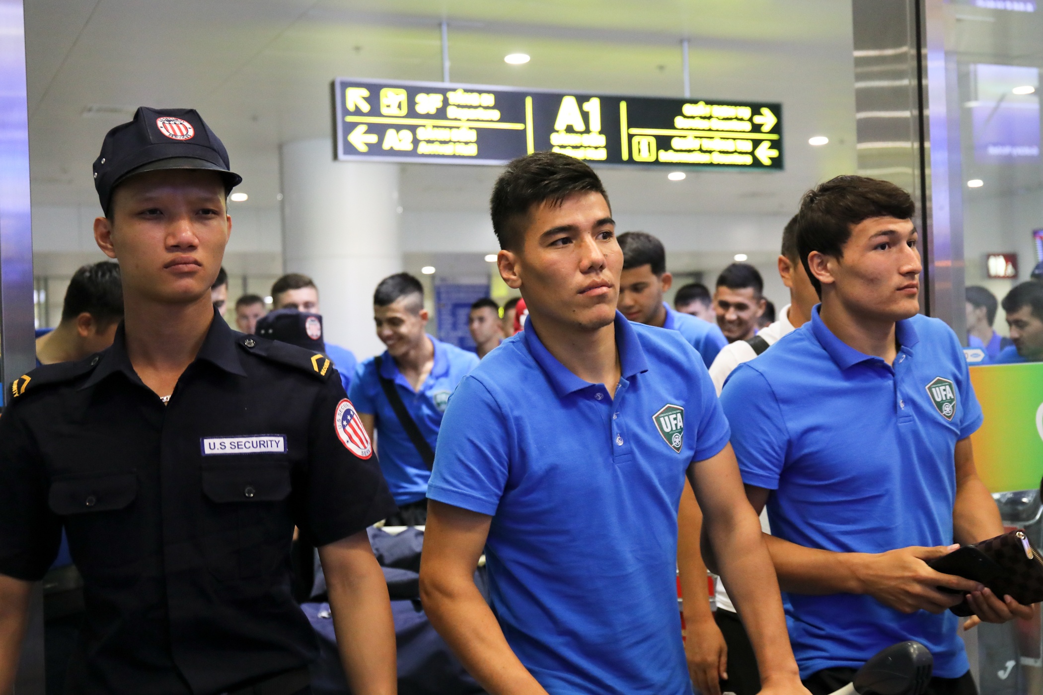 U23 Uzbekistan di dep le,  mac quan dui anh 1