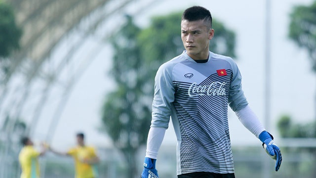 Olympic Viet Nam vs Olympic Oman: Ngay Tien Dung danh bai Van Lam? hinh anh