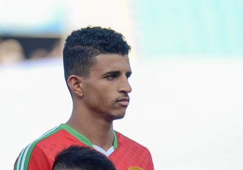 Cau thu Olympic Oman bi duoi khoi san sau khi coi ao an mung hinh anh