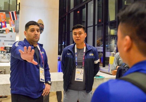 ‘Nguoi Indonesia xin loi Olympic Viet Nam vi su co san tap’ hinh anh