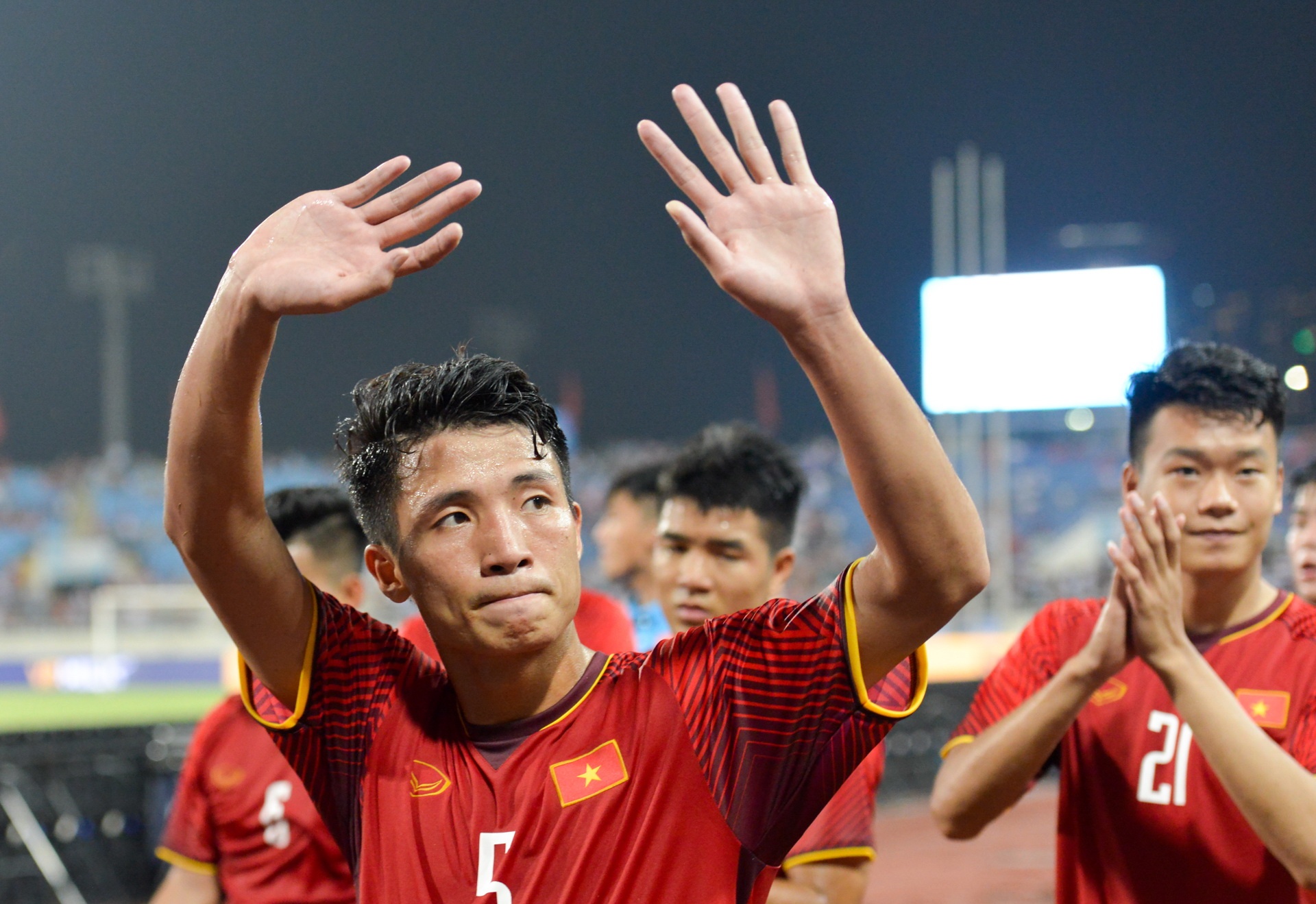 Olympic Viet Nam tap cach khach san 50 km anh 1