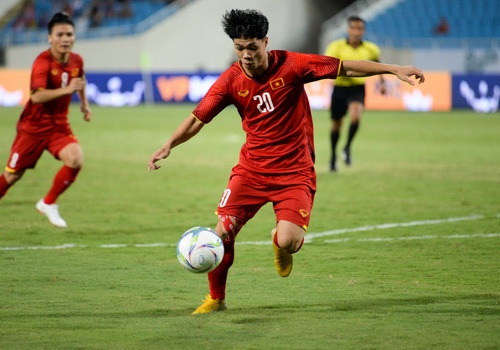 Cong Phuong mat ao so 10, Bui Tien Dung mang so 50 o Olympic Viet Nam hinh anh