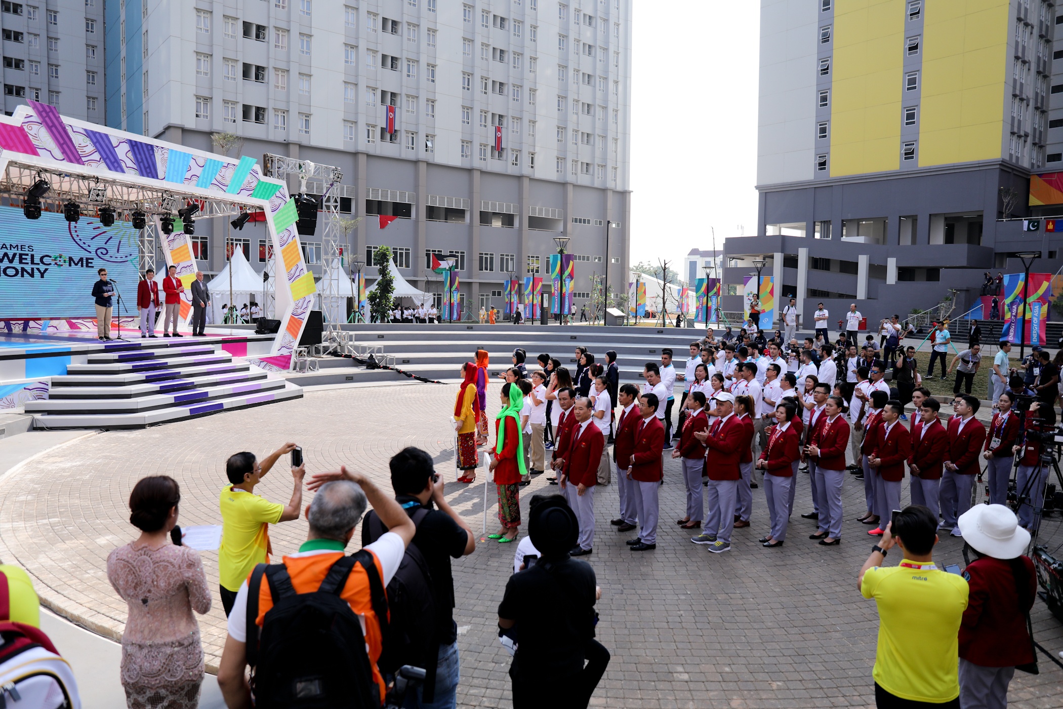 Quốc kỳ Việt Nam tung bay trên nền trời ASIAD 18 ảnh 1 Quoc ky Viet Nam tung bay tren nen troi ASIAD 18 anh 1