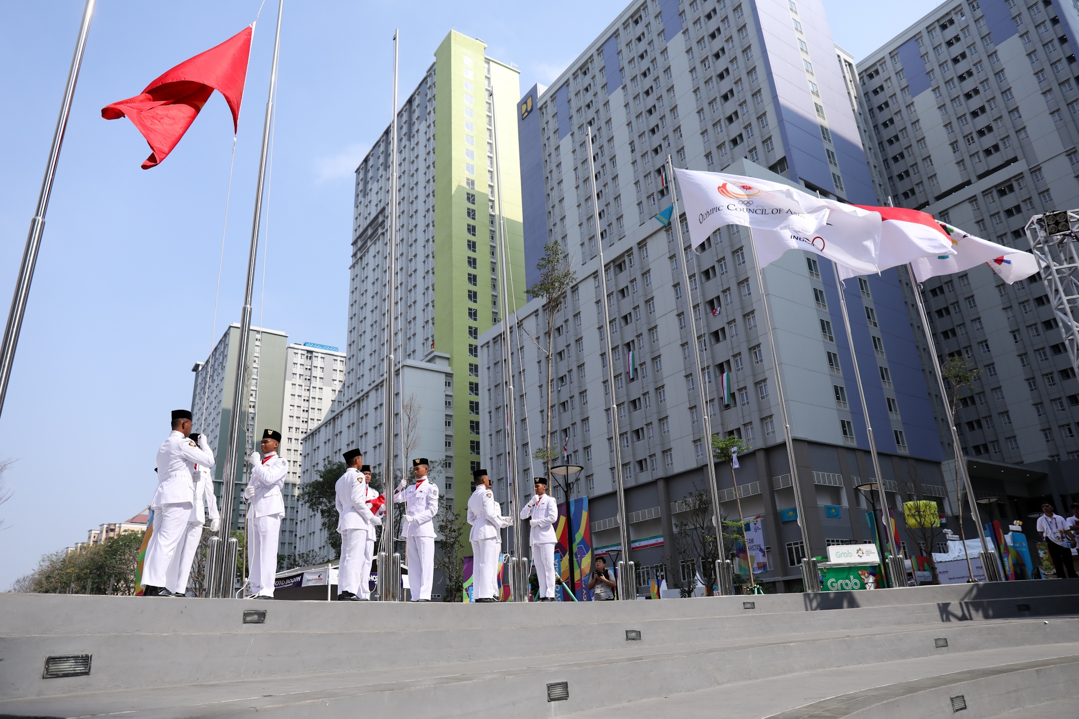 Quốc kỳ Việt Nam tung bay trên nền trời ASIAD 18 ảnh 6 Quoc ky Viet Nam tung bay tren nen troi ASIAD 18 anh 6