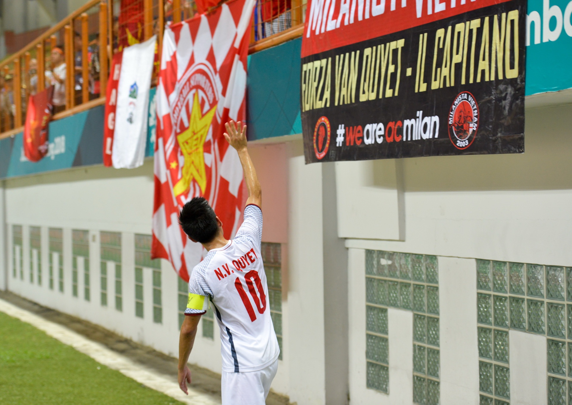 Nhung nguoi Indonesia phat cuong vi Van Quyet anh 3